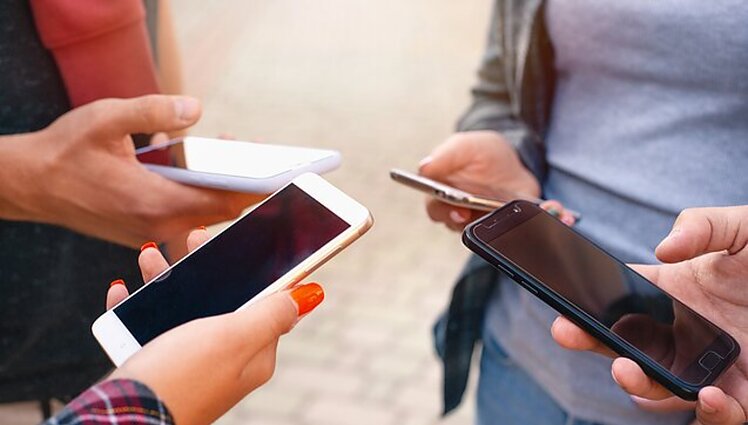 Laba diena, Lietuva. Mobiliojo ryšio operatoriai nuogąstauja, esą galime pritrūkti tel. numerių kombinacijų