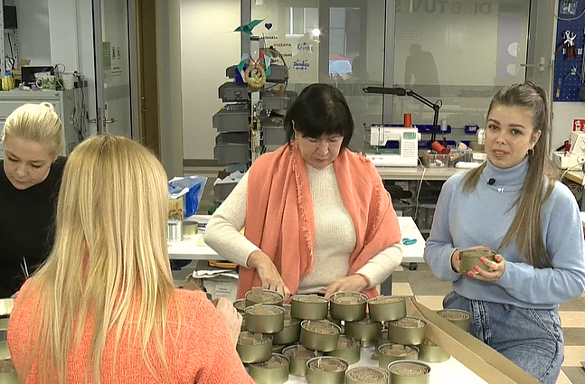 Vilniuje gaminamos apkasų žvakės, kurios bus gabenamos į Ukrainą: prisidėti kviečiami visi norintys