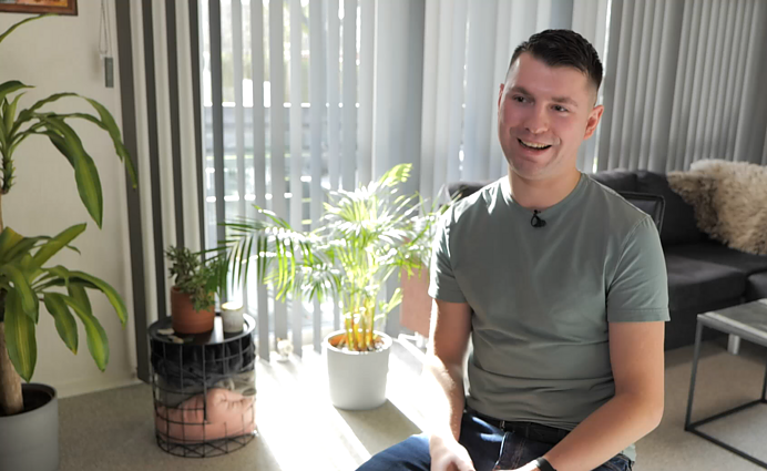 Dovydas Lietuvoje turėjo tapti kunigu, bet atsidūrė kiaulių fermoje Danijoje.