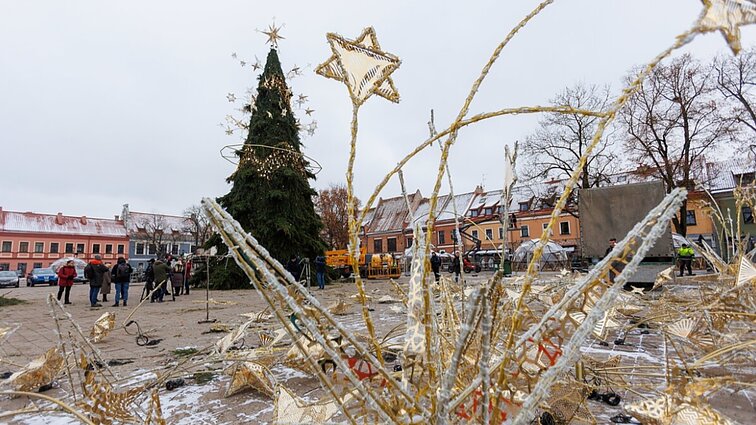 Kalėdos Kaune – Čiurlionio įkvėpta miesto eglė, pramoginė programa ir elektros taupymo planai