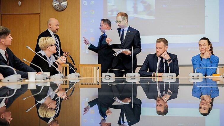Žinios. Konservatorių prezidiumo sprendimai: Laisvės partija pažeidė koalicijos sutartį, pareigų netenka Majauskas