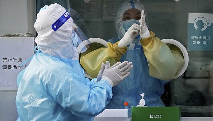 Kinijos gyventojai priešinasi COVID-19 politikai: protrūkių epicentruose kyla masiniai protestai