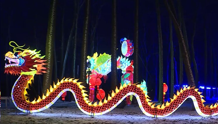 Vėl sužibęs Pakruojis kviečia į žibintų festivalį, kuriame – pusšimtis viltį ir laimę nešančių kompozicijų