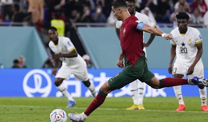 Kamuolys tinkle. Ronaldo rekordas ir baudinys bei ką sprendžia teisėjai Katare?