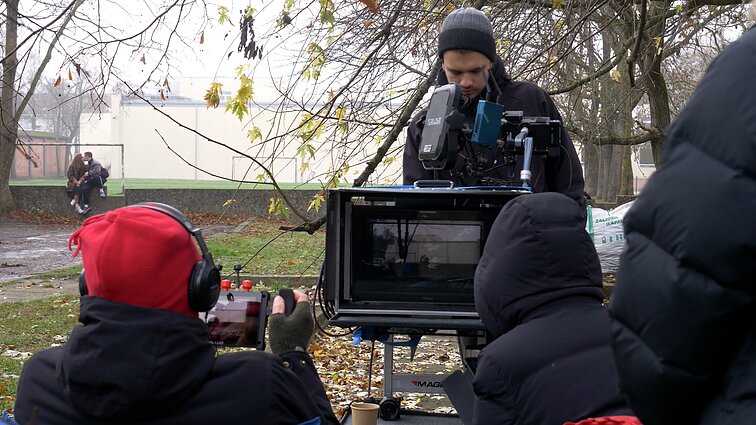 Šiauliai virto didžiule kino studija. Mieste filmuojamos „Pietinia kronikas“ pagal Rimanto Kmitos romaną. Šiauliai virto didžiule kino studija. Mieste filmuojamos „Pietinia kronikas“ pagal Rimanto Kmitos romaną.