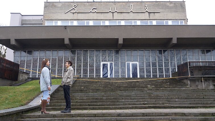 Šiauliai virto didžiule kino studija. Mieste filmuojamos „Pietinia kronikas“ pagal Rimanto Kmitos romaną. Šiauliai virto didžiule kino studija. Mieste filmuojamos „Pietinia kronikas“ pagal Rimanto Kmitos romaną.
