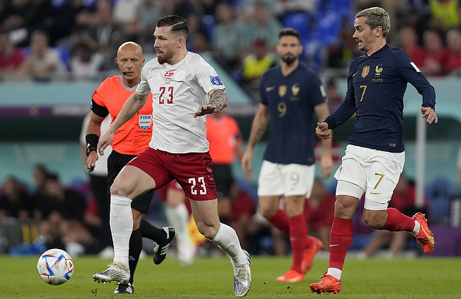 Prancūzai vėl veržiasi į priekį: Mbappe beveik įbėgo į danų vartus ir pelnė įvartį