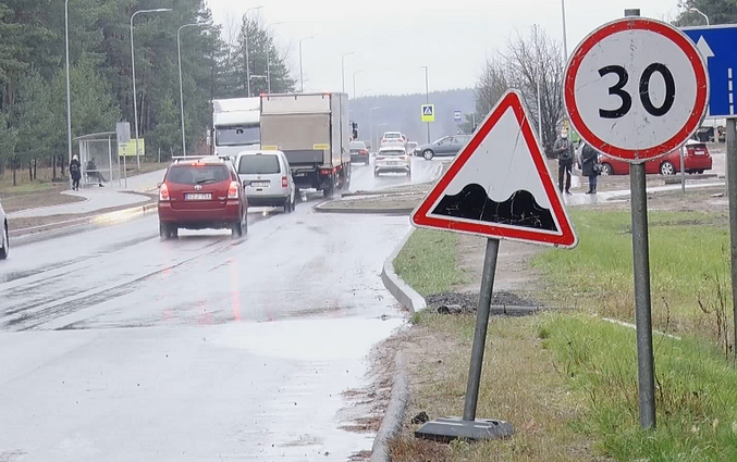 Erzelis dėl greičio ribojimo ženklų tvarkomuose keliuose: kokia praktika taikoma užsienyje?