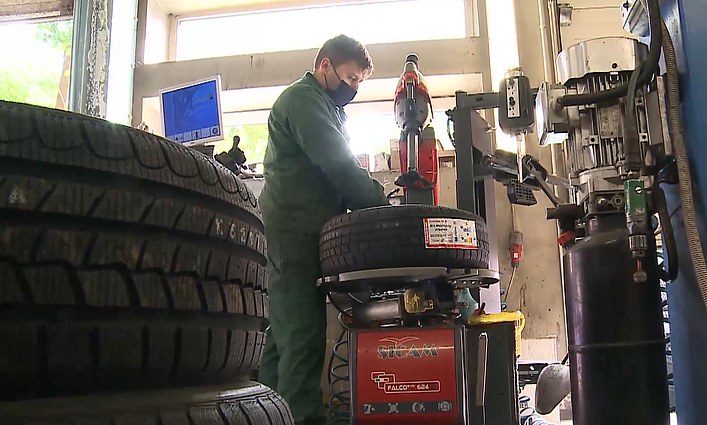 Klaidos montuojant padangas: kodėl darbo kokybei įtakos turi ne tik meistro rankos, bet ir staklės?