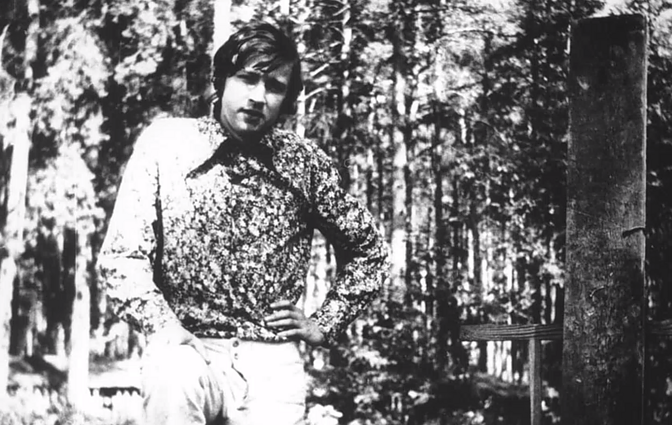 Amžinai 23-ejų ir įsimylėjęs: nežinoma legenda Ambrasas, kurio tekstus dainavo „Hiperbolė“