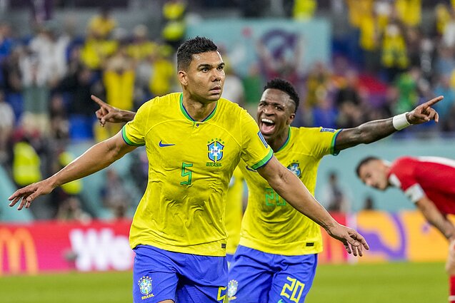 Ištampyta šveicarų gynyba Brazilijai atvėrė kelią į aštuntfinalį: pergalingą įvartį smūgiuoja Casemiro