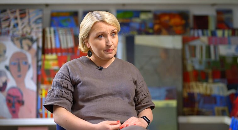 Dėmesio! Ieškome meno. Tapytoja Ieva Skauronė: nuo karo Ukrainoje pradžios mano darbai nusidažė raudona spalva