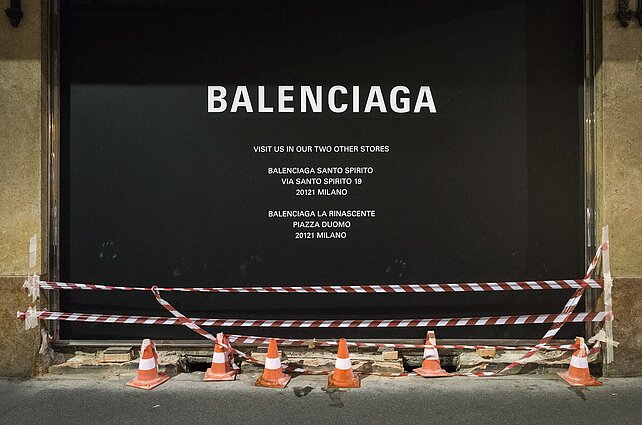 Skandalas dėl mados namų „Balenciaga“ reklamos su vaikais: kas kaltas, nesutariama