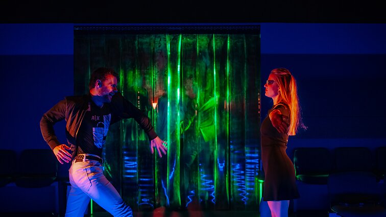 Spektaklis „Tinder dates“ (rež. Gabrielė Tuminaitė, Stas Žyrkov (Ukraina) ir Kirilas Glušajevas)