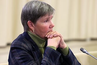 Kremliaus paviešintos nuotraukos, kuriose Vladimiras Putinas tariamai susitinka su kare prieš Ukrainą žuvusių karių motinomis ir žmonomis Kremliaus paviešintos nuotraukos, kuriose Vladimiras Putinas tariamai susitinka su kare prieš Ukrainą žuvusių karių motinomis ir žmonomis