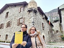 Jordis Arrufatas su žmona Kristina Andoroje, kur taip pat pristatė knygą apie Baltijos kelią Jordis Arrufatas su žmona Kristina Andoroje, kur taip pat pristatė knygą apie Baltijos kelią