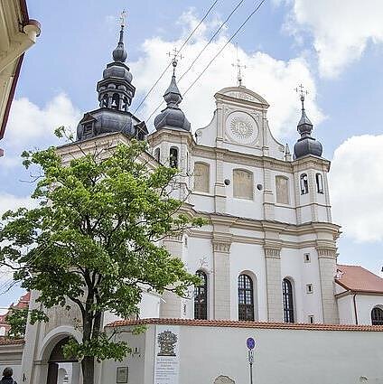 Mažoji studija. Daug buveinių. Sakraliniai simboliai Lietuvos vietovių heraldikoje