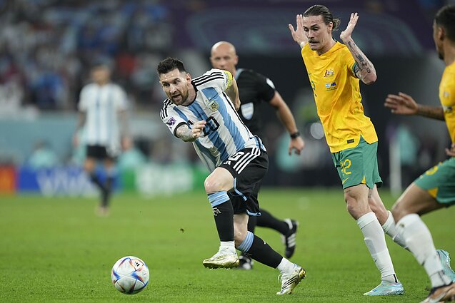 FIFA pasaulio futbolo čempionatas. Gražiausi pirmojo kėlinio epizodai rungtynėse tarp Australijos ir Argentinos