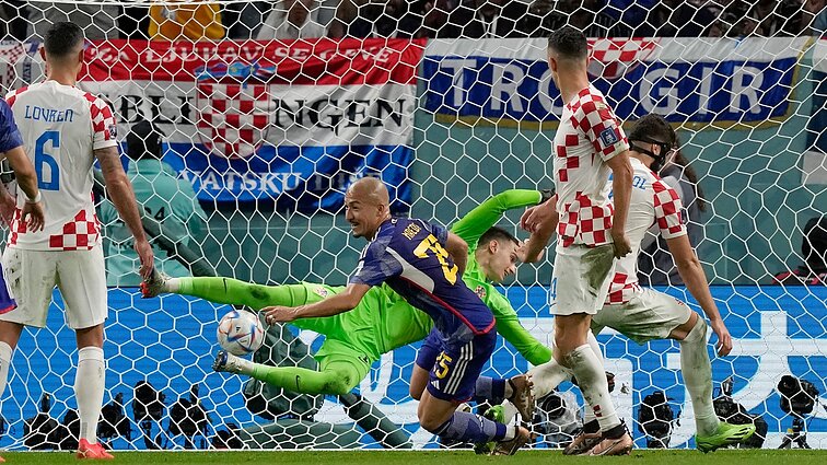 Japonija veržiasi į priekį prieš Kroatiją: po įžaisto kampinio situacija baudos aikštelėje pasinaudoja Maeda