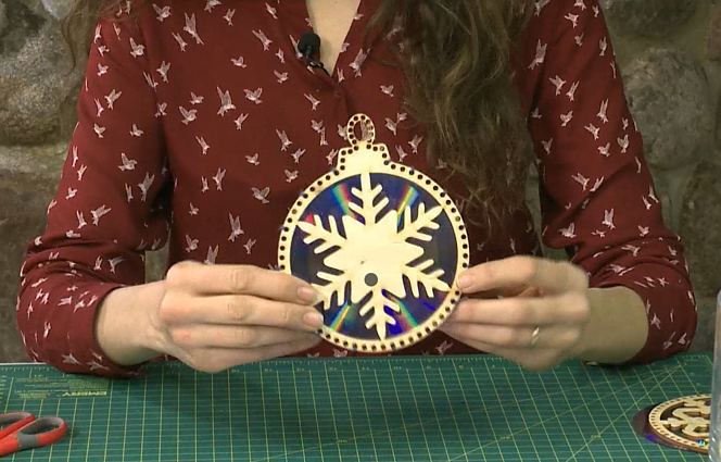 Tvarios kalėdinės puošmenos: kaip panaudoti kompaktines plokšteles?