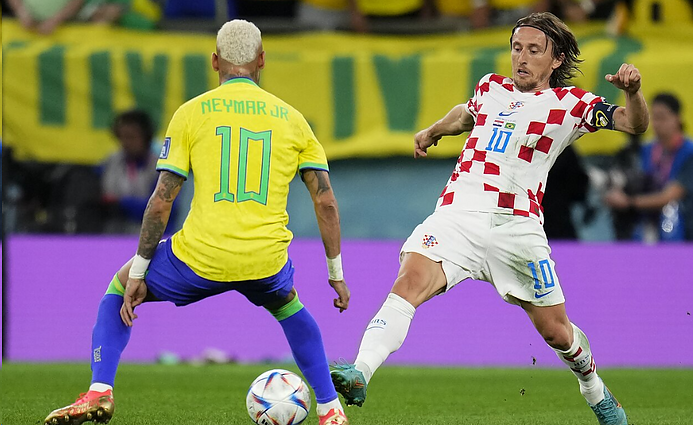 Brazilai muša pirmąjį įvartį: Neymaras mažame plote techniškais perdavimais maudo visą Kroatijos gynybą