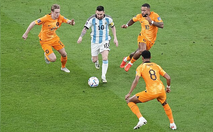 Argentina išsiveržia į priekį: puikų Messi perdavimą komandos draugas paverčia įvarčiu