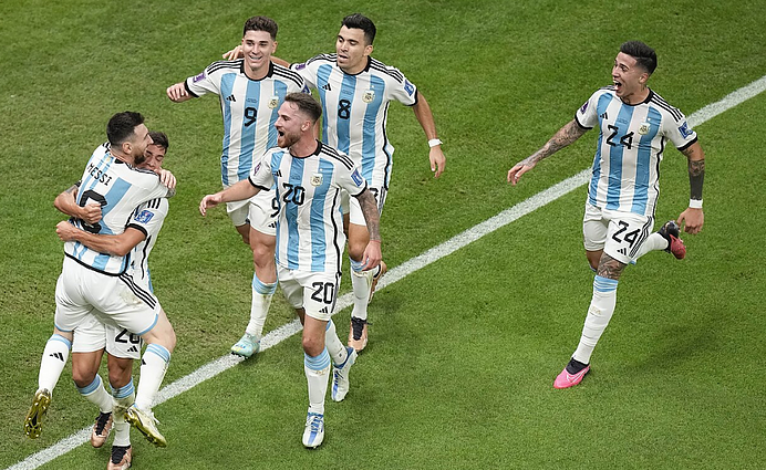 Teisėjas skiria 11 m baudinį: Messi pelno antrąjį Argentinos įvartį
