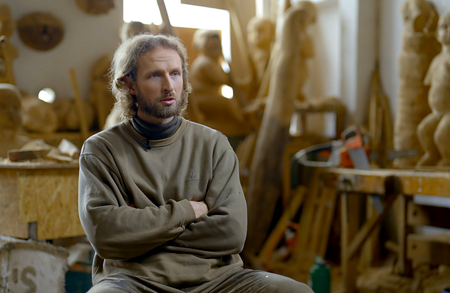 Dėmesio! Ieškome meno. Iš tautodailės įkvėpimo besisemiantis skulptorius Mykolas Sauka: man įdomi skuptūra kaip stabas