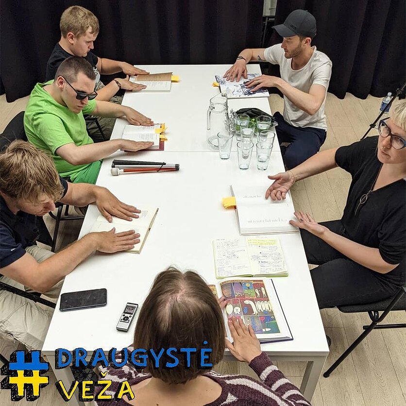 Draugystė veža. Projektas „Regėjimo fonas“: klausytis ir girdėti yra du skirtingi dalykai