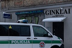 Incidentas ginklų parduotuvėje Vilniuje: apžiūrėdamas ginklą žuvo vyras