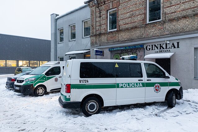 Incidentas ginklų parduotuvėje Vilniuje: apžiūrėdamas ginklą žuvo vyras