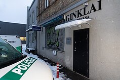 Incidentas ginklų parduotuvėje Vilniuje: apžiūrėdamas ginklą žuvo vyras