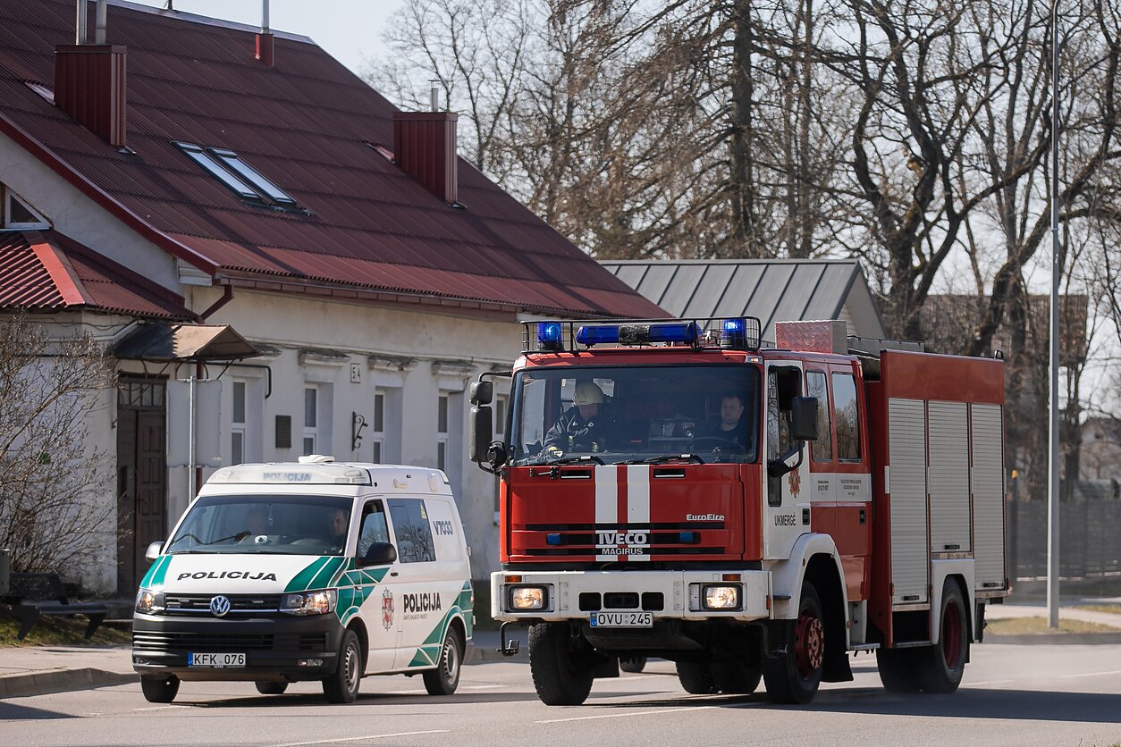 Policija ir ugniagesiai gelbėtojai Policija ir ugniagesiai gelbėtojai