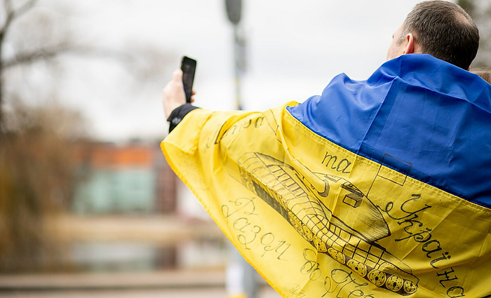 Žinios. Pranešama, kad ES ambasadoriams pavyko susitarti dėl Ukrainai skirtos 18 mlrd. eurų paramos