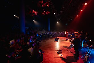 Roko Yan koncerto akimirka