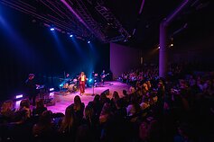 Roko Yan koncerto akimirka