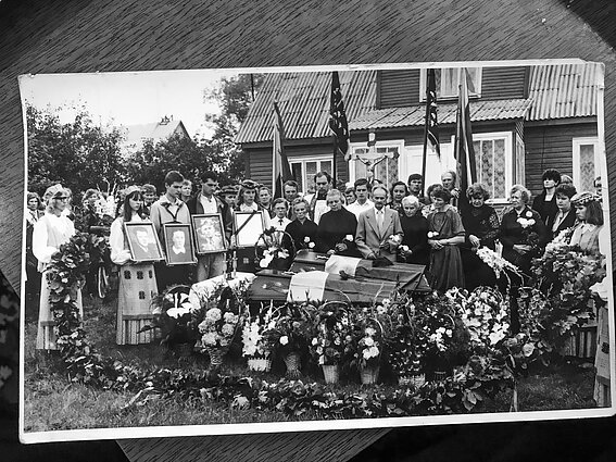 The burial ceremony in 1989 The burial ceremony in 1989