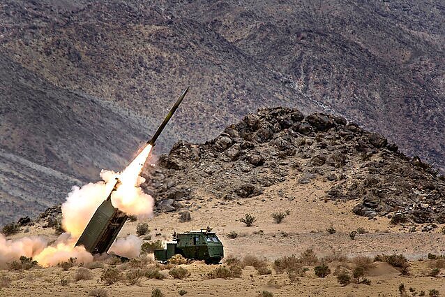 Svarbi valanda. Lietuva pasirašė sutartį dėl HIMARS sistemų už beveik pusę milijardo dolerių