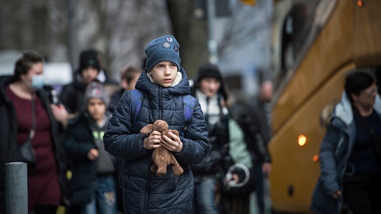 Vien iš Chersono rusai galėjo išvežti virš 1000 vaikų: žmonės galėjo tik beviltiškai stebėti, kaip vaikai sodinami į autobusą