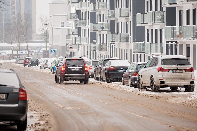 Laba diena, Lietuva. Plikledis sutrikdė ir eismo sąlygas, ir pėsčiųjų keliones: į ligonines plūsta traumuoti gyventojai