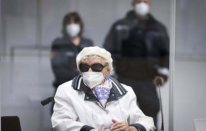 Žinios. Vokietijos teismas nuteisė 97 metų buvusią nacių koncentracijos stovyklos sekretorę