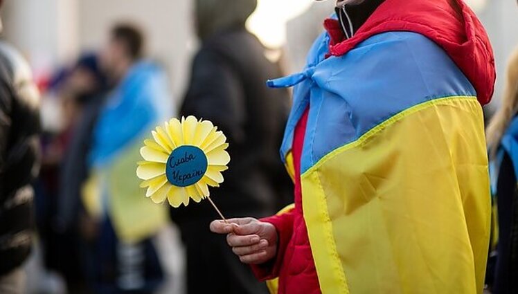 Ukrainiečių labdaros spektaklis kovojantiems: už surinktas lėšas pirks minų ieškiklius ir generatorius