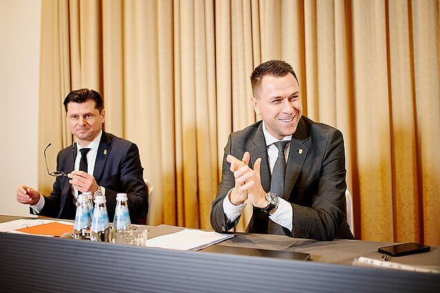LFF patvirtino naujus įstatus, pagal kuriuos valdant federaciją galės dalyvauti tik neteisti asmenys