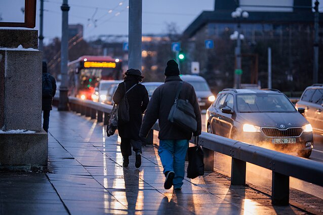 Eismas prie Žaliojo tilto Vilniuje