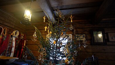 Lietuvos liaudies buities muziejaus darbuotojai pasakoja apie šv. Kūčių tradicijas