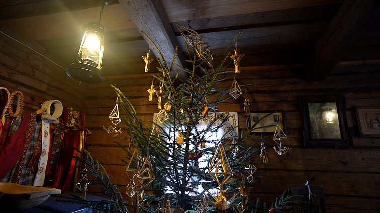 Lietuvos liaudies buities muziejaus darbuotojai pasakoja apie šv. Kūčių tradicijas