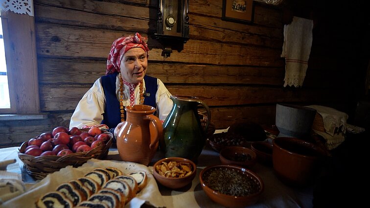 Lietuvos liaudies buities muziejaus darbuotojai pasakoja apie šv. Kūčių tradicijas