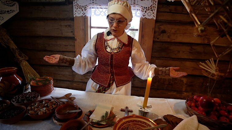 Lietuvos liaudies buities muziejaus darbuotojai pasakoja apie šv. Kūčių tradicijas
