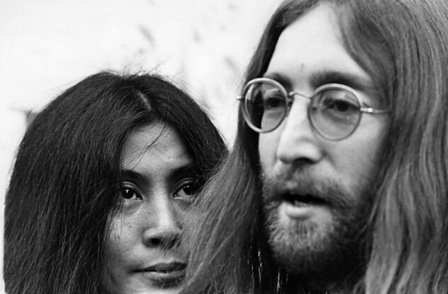 Ryto klausimas. Kokį pomėgį, be muzikos, dar turėjo atlikėjas Johnas Lennonas?