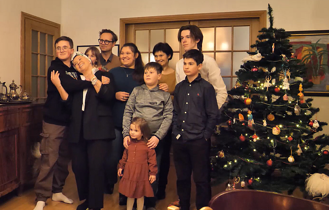 Su 5 vaikais nuo karo bėgusi Anna prieglobstį rado Agnės Grigaliūnienės šeimoje: mes, karo žmonės, jau sunkiai priimame taiką